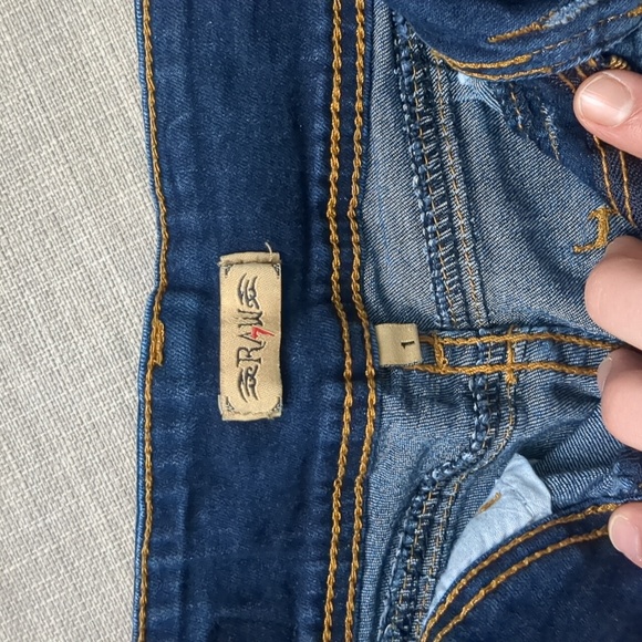 Raw jeans - Picture 2 of 3
